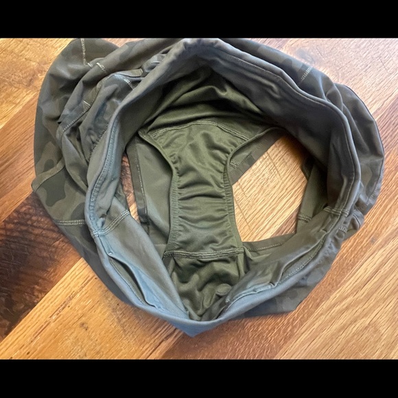 Lululemon Speed Shorts - Savasana Camo, Size 4 - Picture 7 of 12